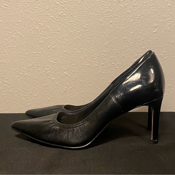 Tahari Black Napa & Patent Leather Pumps Heels Classy Details Pointy 6 Comfort - Picture 3 of 6